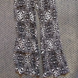 Black & White Patterned Stretch Pants